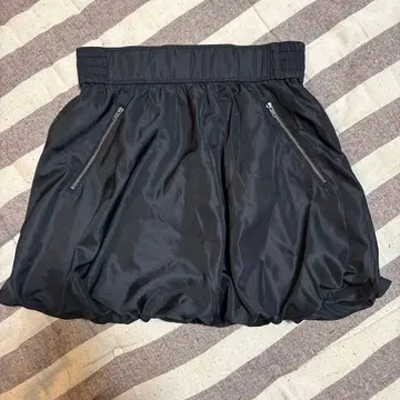 JEANASIS 블랙 플레어 스커트 지퍼 포켓 부착