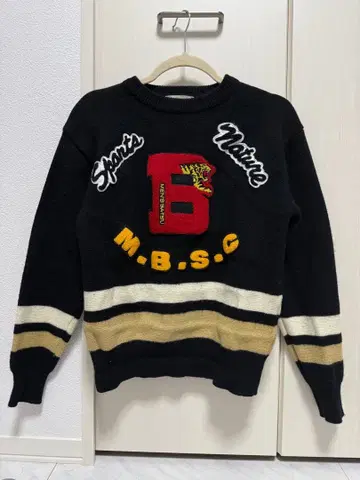 자수 니트 스웨터