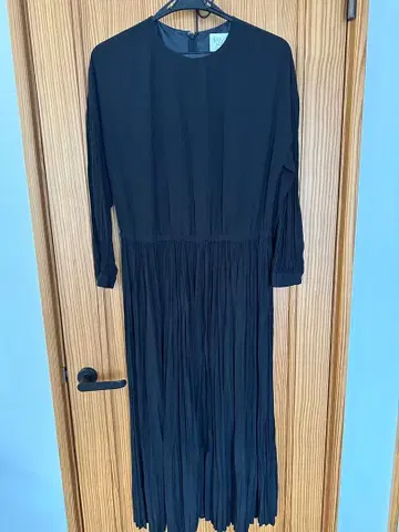 블랙 플리츠 원피스