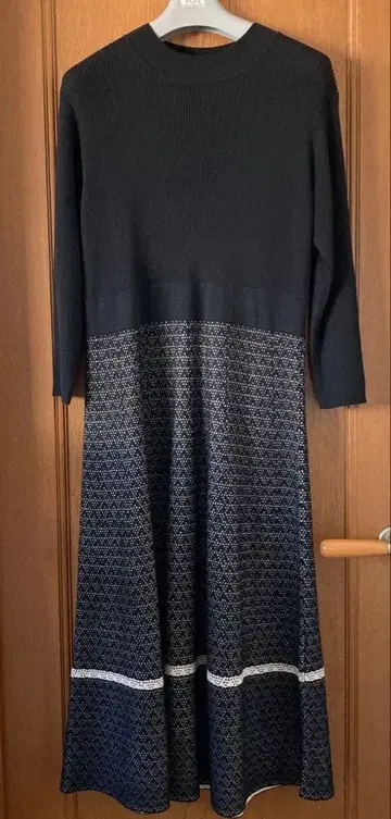 [12/16까지] 디노스 so close 니트 원피스 L 사이즈