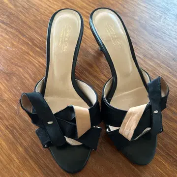 Odete e Odete 리본 뮬 블랙 베이지