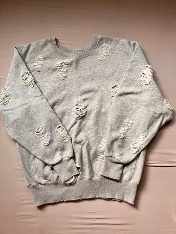 데미지 가공 그레이 맨투맨