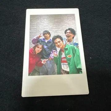 DISH// 폴라로이드풍 카드 전원