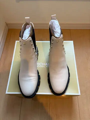 [ 미사용품 ] MICHAEL KORS 스터드 장식 사이드 고어 부츠