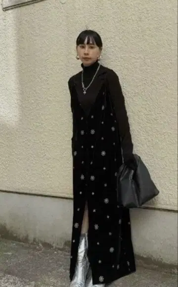 GLITTER EMBROIDERY VELOUR LONG TOP