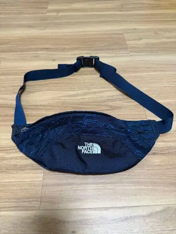 THE NORTH FACE 지도 무늬 웨스트 파우치