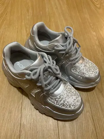 실버 스팽글 통굽 스니커즈 24cm