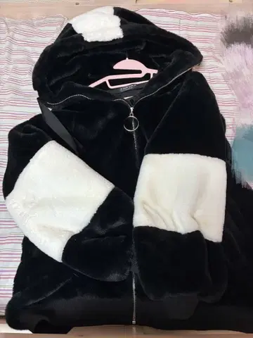 TRAVAS TOKYO 백 로고 하이넥 후드티