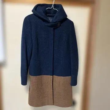 바이컬러 후드 부착 롱 코트