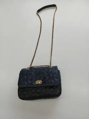 헬로키티 퀼팅 숄더백 블랙