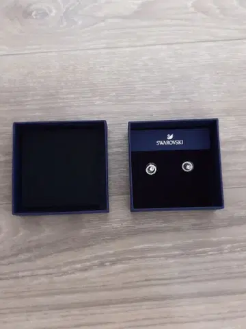 Swarovski 라운드형 크리스탈 귀걸이