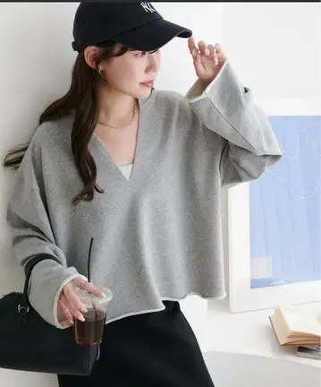 [ 미사용 새상품 ] DISCOAT 디스코트 쭈리 깊은 V넥 풀오버