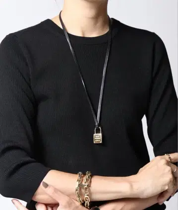 muse SITA PARANTICA KEY 참 목걸이