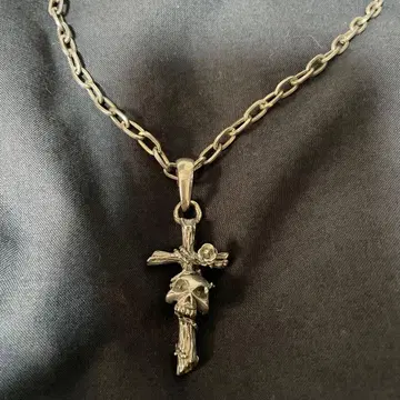 스컬과 십자가의 실버 목걸이