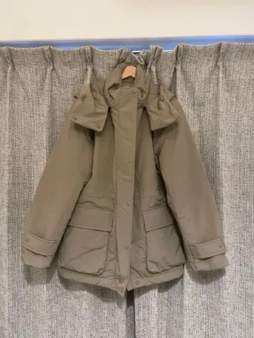 UNIQLO M 베이지 다운 자켓 후드 부착