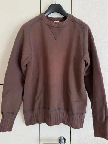 Two moon 맨투맨 양V 92022 브라운