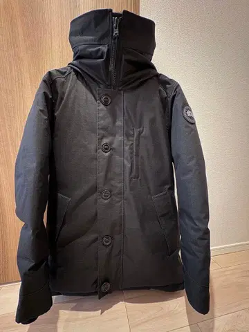 가격 인하 중 CANADA GOOSE 블랙 라벨 다운 자켓