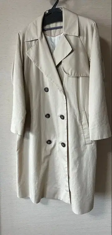 GU 베이지 트렌치코트 안감 스트라이프