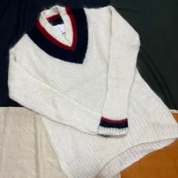 티카의 모헤어 스웨터