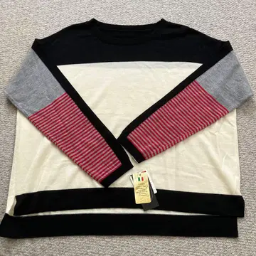 미사용 새상품 스트라이프 디자인 긴팔 니트