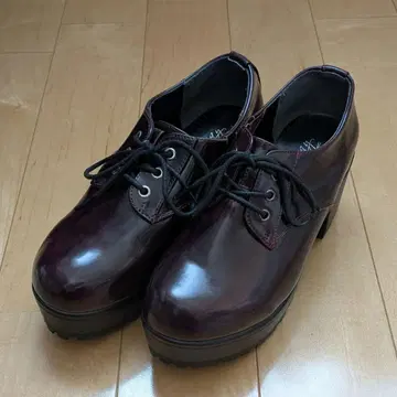 버건디 가죽 통굽 레이스업 슈즈