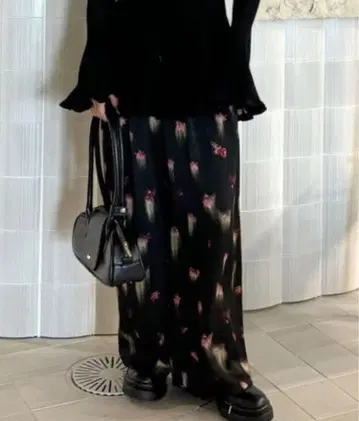 CLARA SATIN TUCK PANTS 블랙 M 사이즈