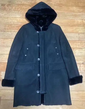 새상품급 EMMETI 무스탕 코트 네이비