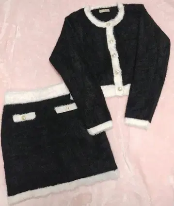 퍼 모코모코 샤기 니트 셋업 블랙 x 화이트