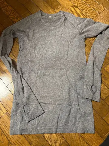 새상품급 룰루레몬 긴팔 사이즈 2