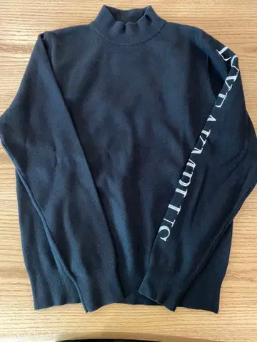 LUXEAKMPLUS 모크넥 스웨터 L 사이즈