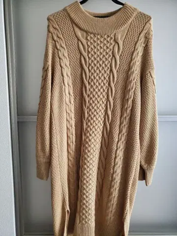 베이지 케이블 짜임 니트 원피스