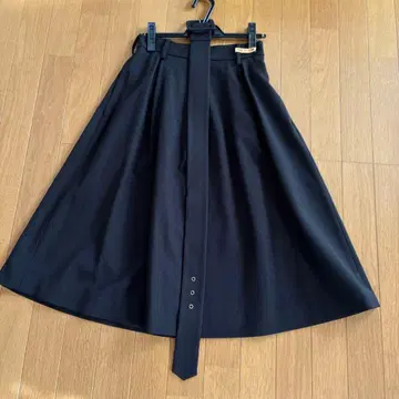 블랙 플레어 스커트 울 혼방 벨트 포함