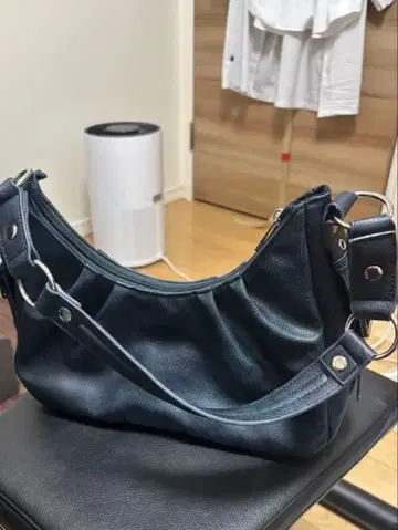 네이비 숄더백 합성 피혁제