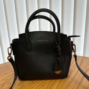 블랙 가죽 핸드백