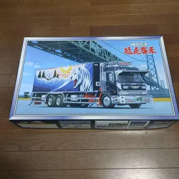 1/32 스케일 데코토라 프라모델 맹호습래