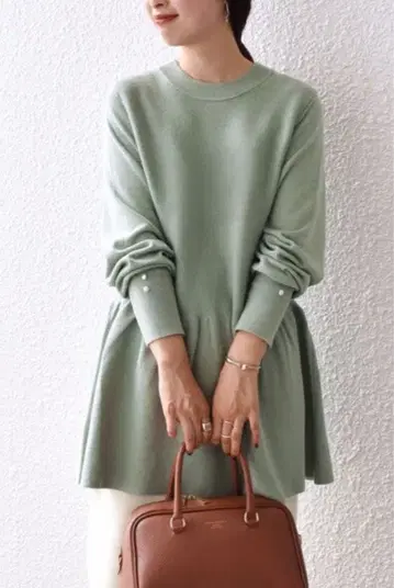 SHIPS 손세탁 가능 백 펄 모티브 페플럼 니트 코튼 니트