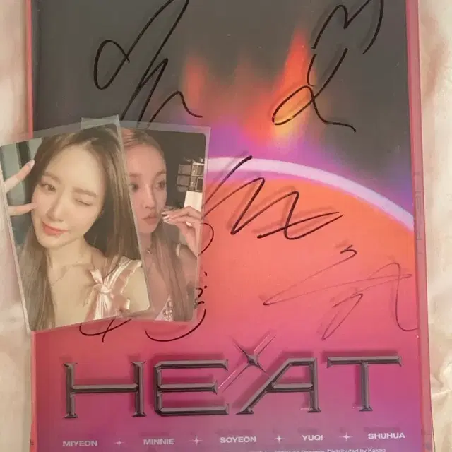 여자아이들 HEAT 친필 사인 앨범