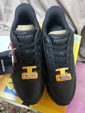 미사용 새상품 정가 14800엔 스케쳐스 스니커즈 24cm