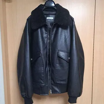 DETACHABLE BOA GRAIN FLIGHT BLOUSON