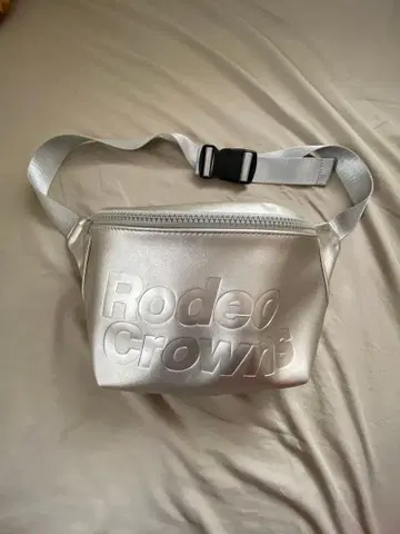 로데오 크라운즈 실버 바디백