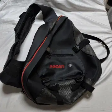 DUCATI 바디백 블랙