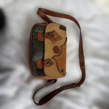 스터드 장식 숄더백