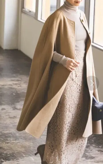 Noble 노블 케이프 베이지 카멜 망토 코트 이에나