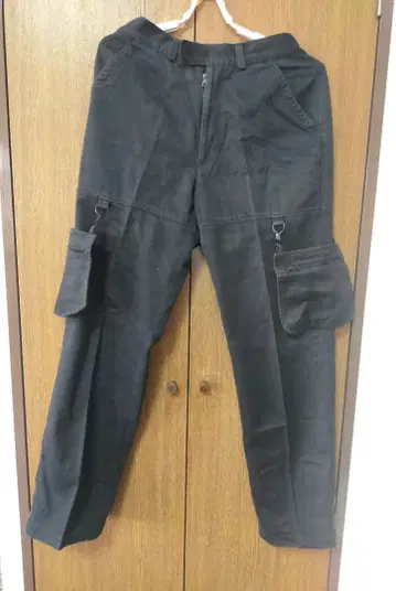 CP 컴퍼니 블랙 카고 팬츠 다기능 포켓 부착 48