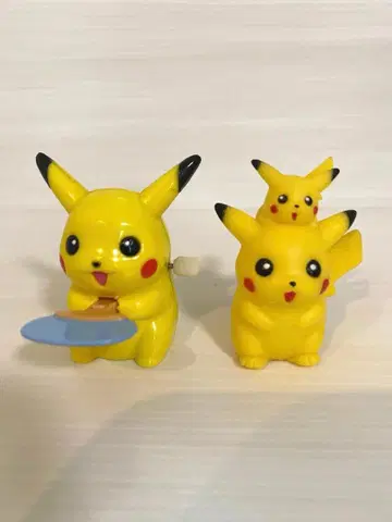 귀중 새상품급 피카츄 소프트 비닐과 태엽 완구