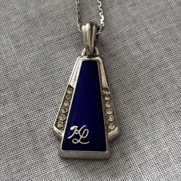 칼 라거펠트 네이비 실버 펜던트 목걸이