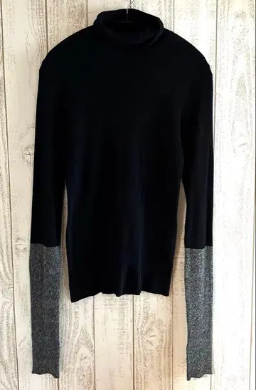 티티카카 바이컬러 터틀 니트 블랙