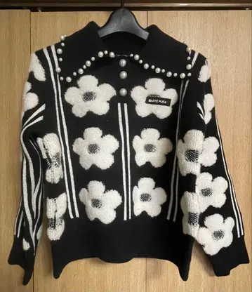 플라워 무늬 펄 장식 니트 스웨터