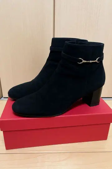 ORiental TRaffic 블랙 벨로아 소재 부츠