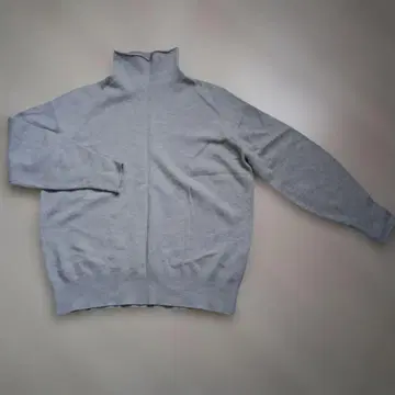 [ 거의 새상품 하자품 ] 자유구 니트 하이넥 38 메리노울